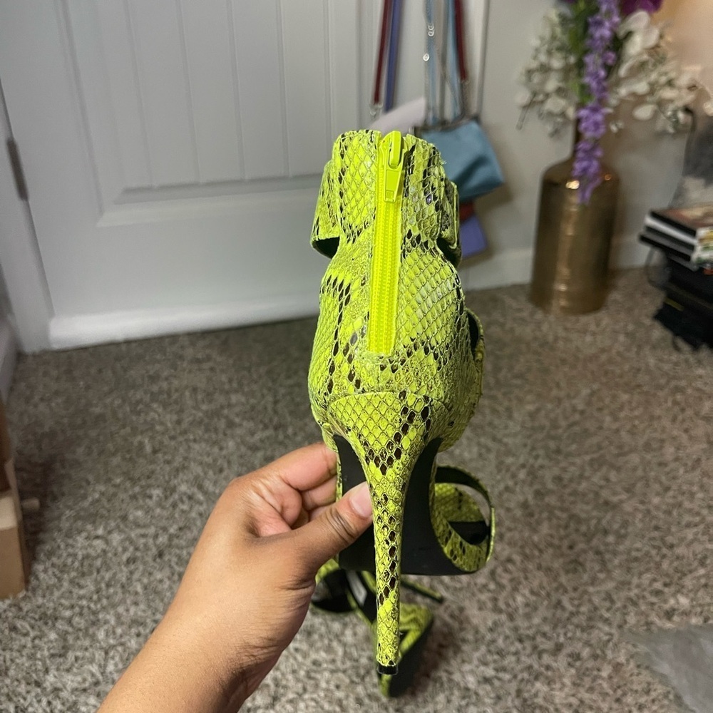 Steve Madden Mira Highlighter Green Snake Print Strappy Heels - Picture 8 of 10